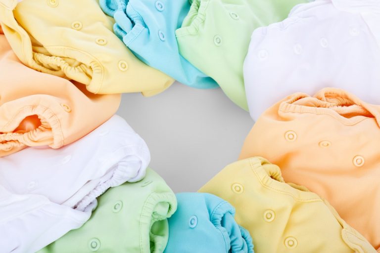 Vêtements de bébé colorés